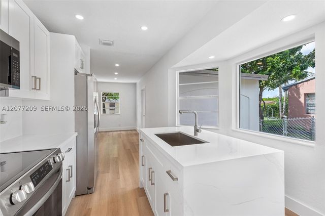 2839 Mayo St, Hollywood, FL 33020