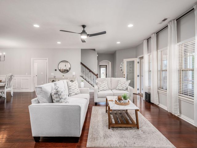 900 Essex Loop, Marysville, OH 43040