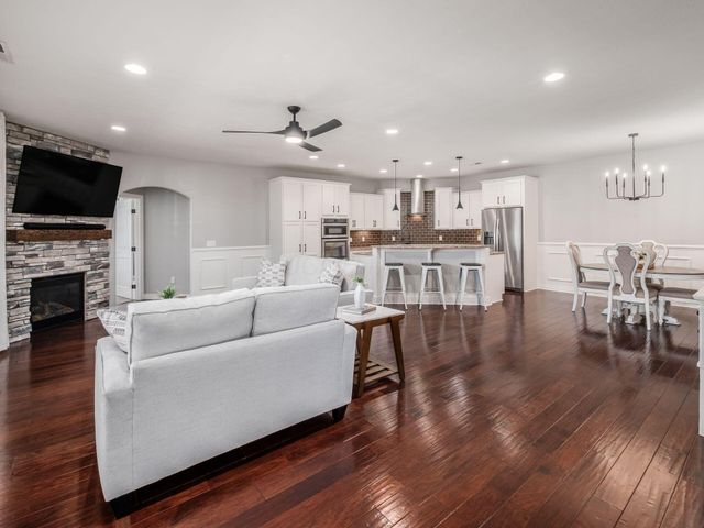 900 Essex Loop, Marysville, OH 43040