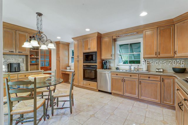 21 Calibogue Cay Road N, Hilton Head Island, SC 29928