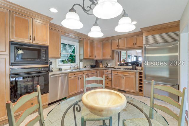 21 Calibogue Cay Road N, Hilton Head Island, SC 29928