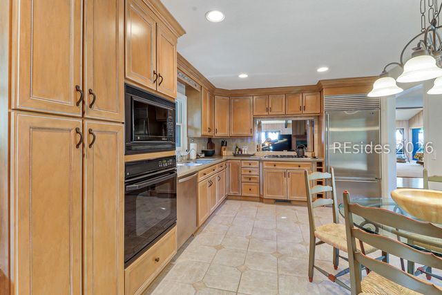 21 Calibogue Cay Road N, Hilton Head Island, SC 29928