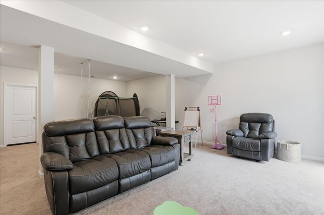 37 FELDBERG DR, Charles Town, WV 25414