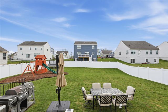 37 FELDBERG DR, Charles Town, WV 25414