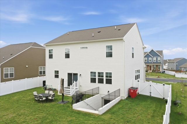 37 FELDBERG DR, Charles Town, WV 25414