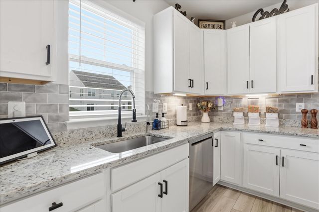 37 FELDBERG DR, Charles Town, WV 25414