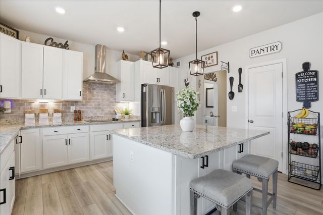 37 FELDBERG DR, Charles Town, WV 25414