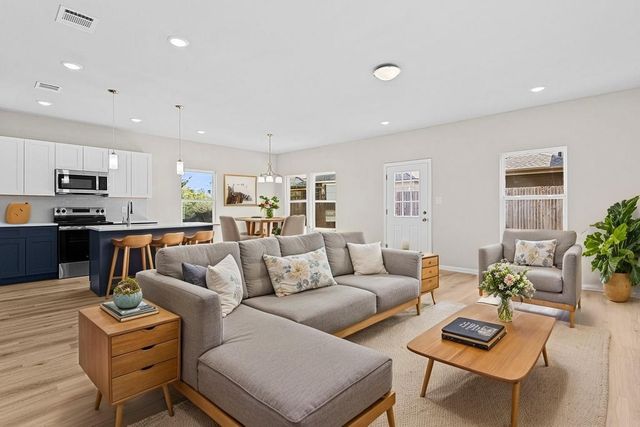 209 Lead Creek Drive, Fort Worth, TX 76131