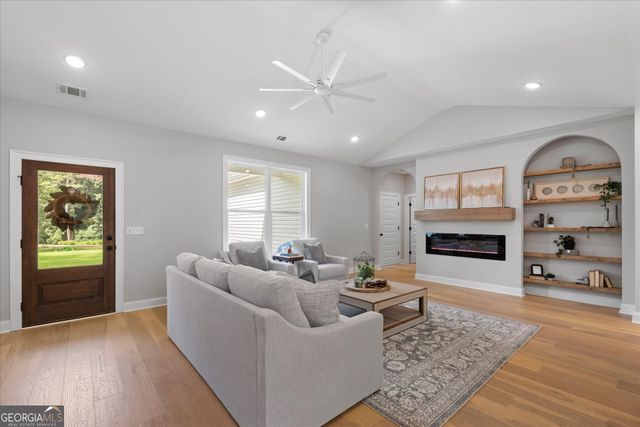 10 Colonial Drive, Carrollton, GA 30117