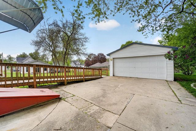 76 Chestnut STREET, Oconomowoc, WI 53066