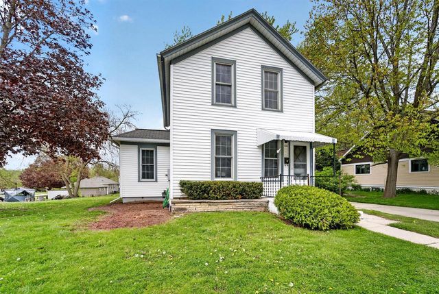 76 Chestnut STREET, Oconomowoc, WI 53066