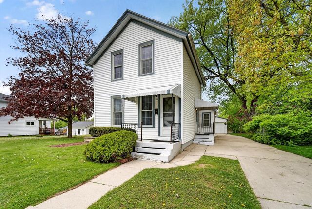 76 Chestnut STREET, Oconomowoc, WI 53066