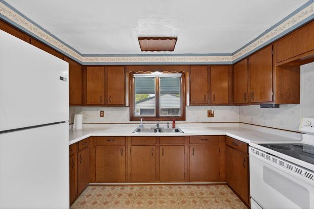 76 Chestnut STREET, Oconomowoc, WI 53066