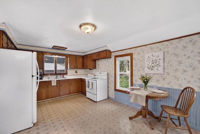 76 Chestnut STREET, Oconomowoc, WI 53066