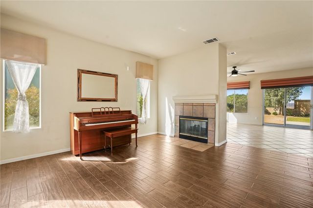 3823 Vitrina Lane, Palmdale, CA 93551