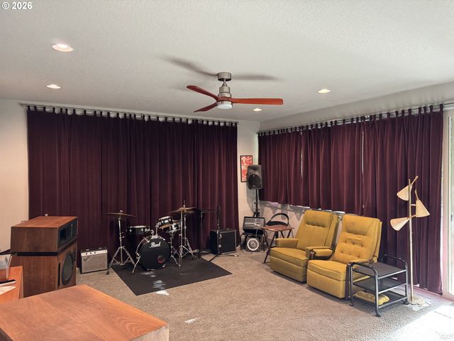 2935 Sw 89TH Ave, Portland, OR 97225