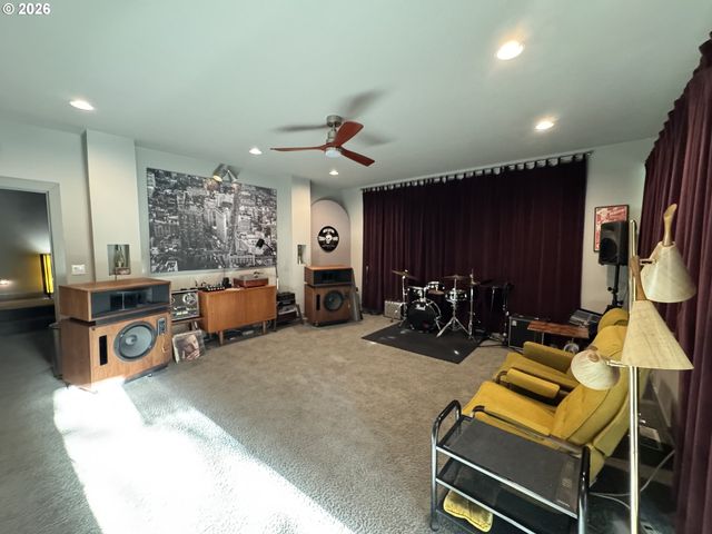 2935 Sw 89TH Ave, Portland, OR 97225