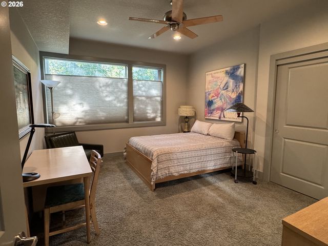 2935 Sw 89TH Ave, Portland, OR 97225