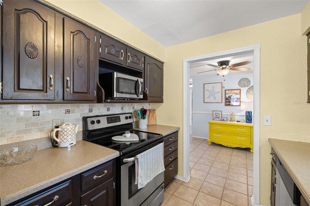 502 E LAKE DRIVE, Largo, FL 33771