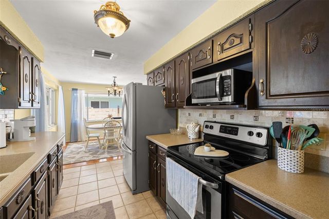 502 E LAKE DRIVE, Largo, FL 33771