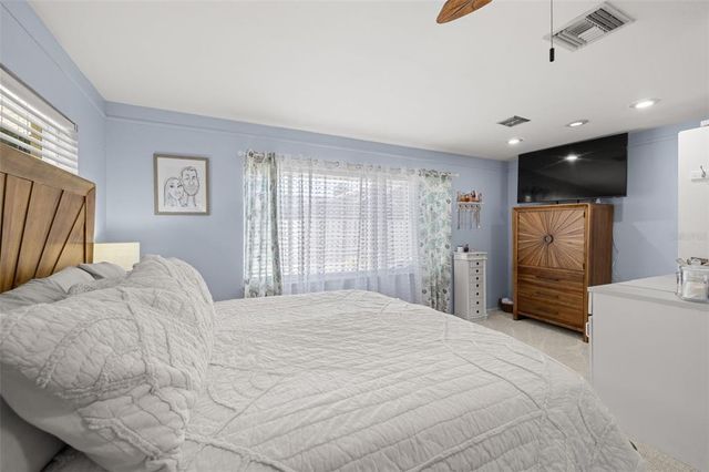 502 E LAKE DRIVE, Largo, FL 33771