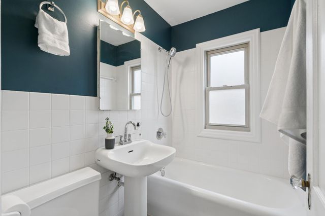 3929 Ewing Avenue S, Minneapolis, MN 55410