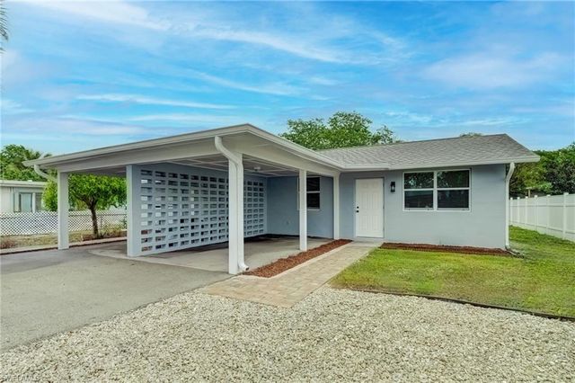 4516 W Alhambra CIR, Naples, FL 34103