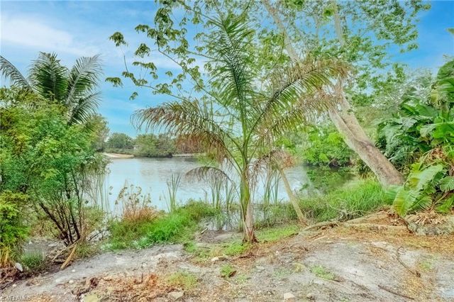 4516 W Alhambra CIR, Naples, FL 34103