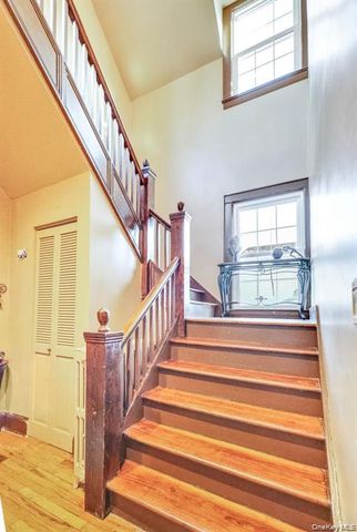 17 Oxford Street, Malverne, NY 11565