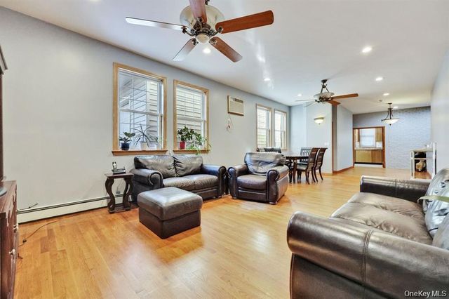 17 Oxford Street, Malverne, NY 11565