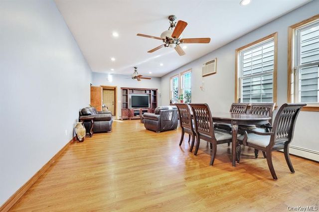 17 Oxford Street, Malverne, NY 11565