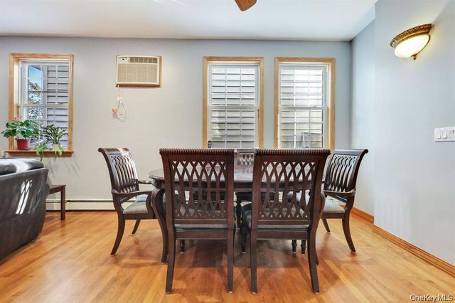 17 Oxford Street, Malverne, NY 11565