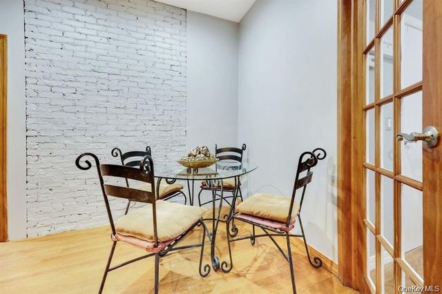 17 Oxford Street, Malverne, NY 11565