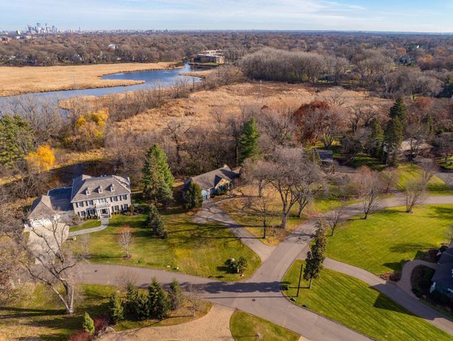 10X Circle E, Edina, MN 55436