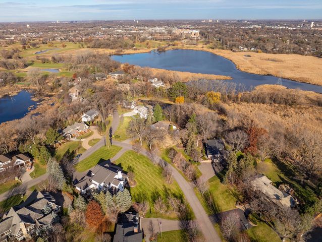 10X Circle E, Edina, MN 55436