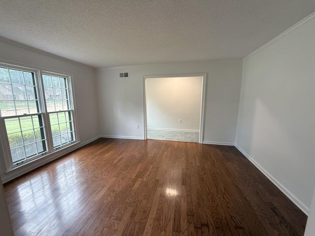 7637 CROSS VILLAGE DR, Germantown, TN 38138