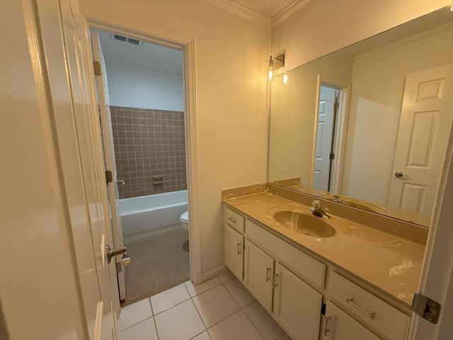 7637 CROSS VILLAGE DR, Germantown, TN 38138