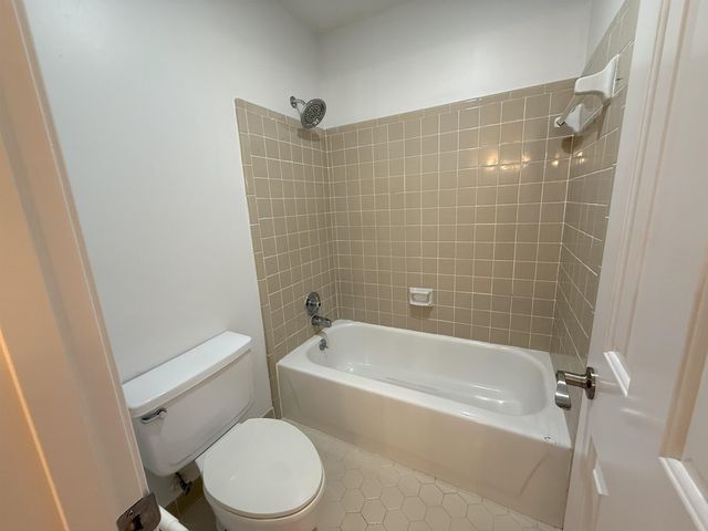 7637 CROSS VILLAGE DR, Germantown, TN 38138