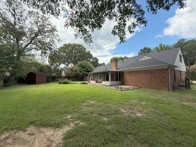 7637 CROSS VILLAGE DR, Germantown, TN 38138