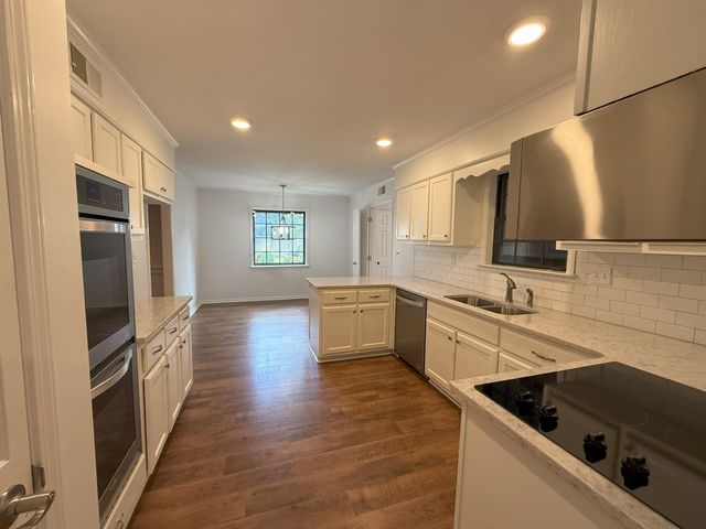 7637 CROSS VILLAGE DR, Germantown, TN 38138