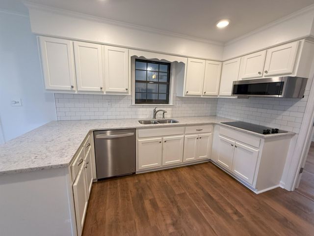 7637 CROSS VILLAGE DR, Germantown, TN 38138