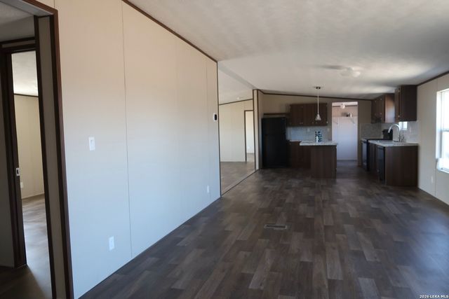 146 Frio Estates Dr, Moore, TX 78057