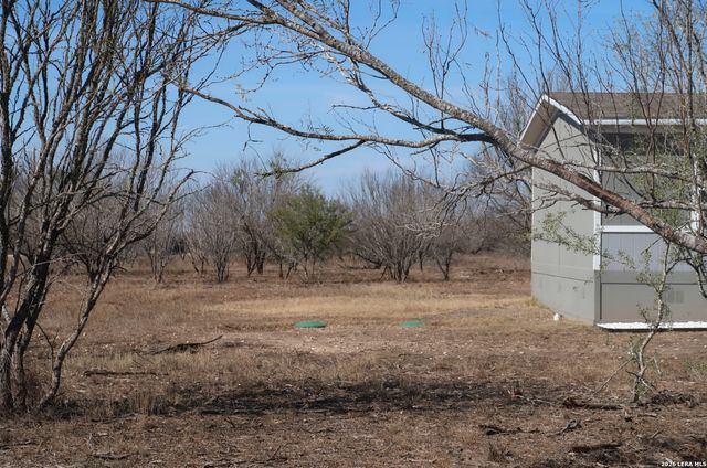 146 Frio Estates Dr, Moore, TX 78057