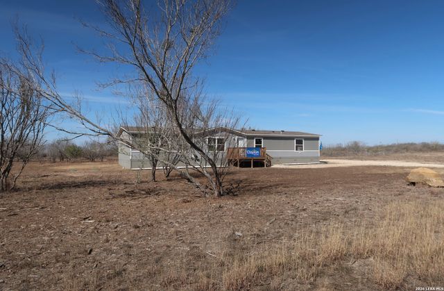 146 Frio Estates Dr, Moore, TX 78057