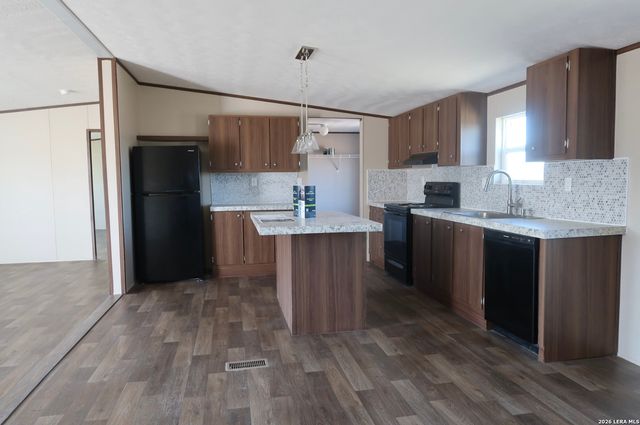 146 Frio Estates Dr, Moore, TX 78057