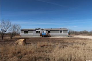 146 Frio Estates Dr, Moore, TX 78057