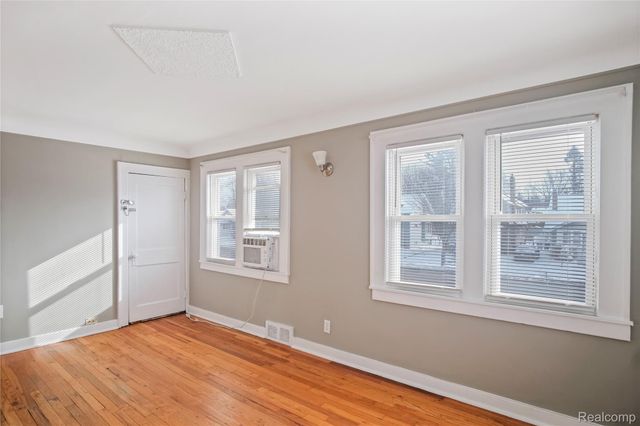 406 W 12 Mile, Royal Oak, MI 48073