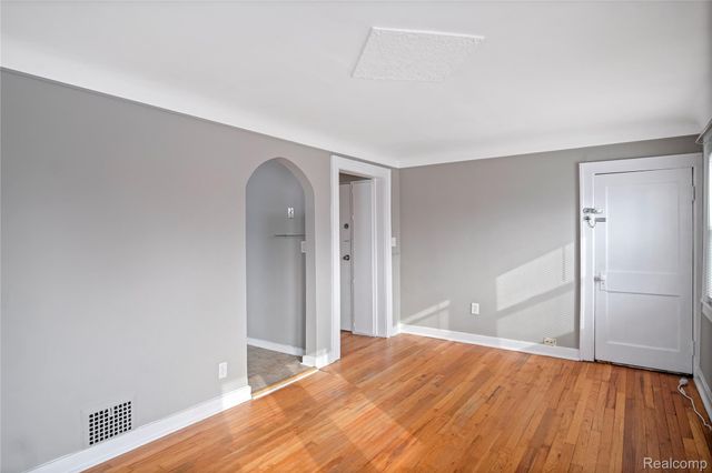 406 W 12 Mile, Royal Oak, MI 48073