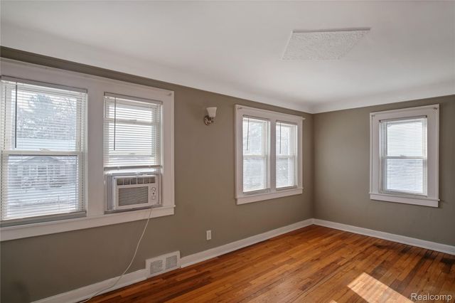 406 W 12 Mile, Royal Oak, MI 48073