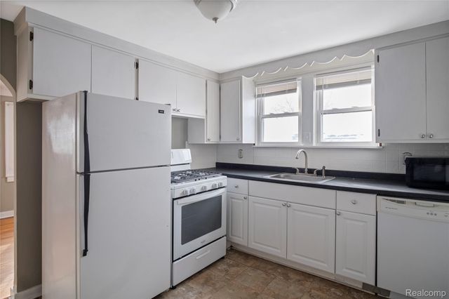 406 W 12 Mile, Royal Oak, MI 48073